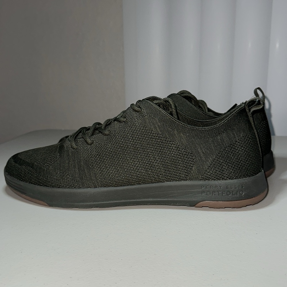 PERRY ELLIS SHOE NEW, size 13, very comfy, last one!